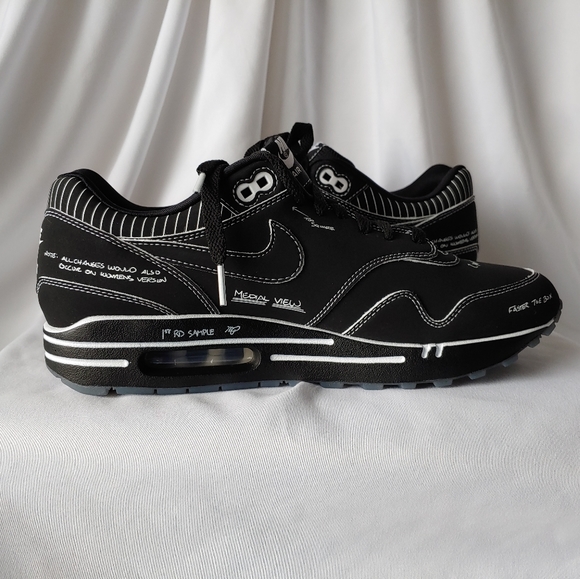 nike sketch to shelf black